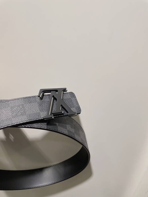 Louis Vuitton 40MM Belt LVB00371
